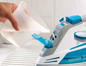 Black & Decker Ceramic Steam Iron, 2800W, 320ml, Blue - X2800-B5 - Image 3