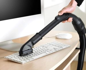 ⁦Black & Decker Bagless Cylinder Vacuum Cleaner, 6 Filters, 2000 Watts, Blue - VM2825-B5⁩ - الصورة ⁦4⁩