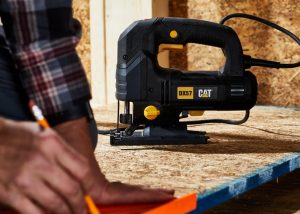 منشار ترددي كاتربيلر، 750 واط، أسود - DX57 - Image 3