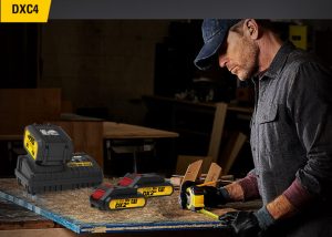 ⁦شاحن سريع كاتربيلر، 18 فولت، 4 أمبير، أسود - DXC4⁩ - الصورة ⁦4⁩