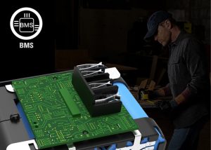 بطارية كاتربيلر، 2 أمبير، 18 فولت، أسود وأصفر - DXB2 - Image 4